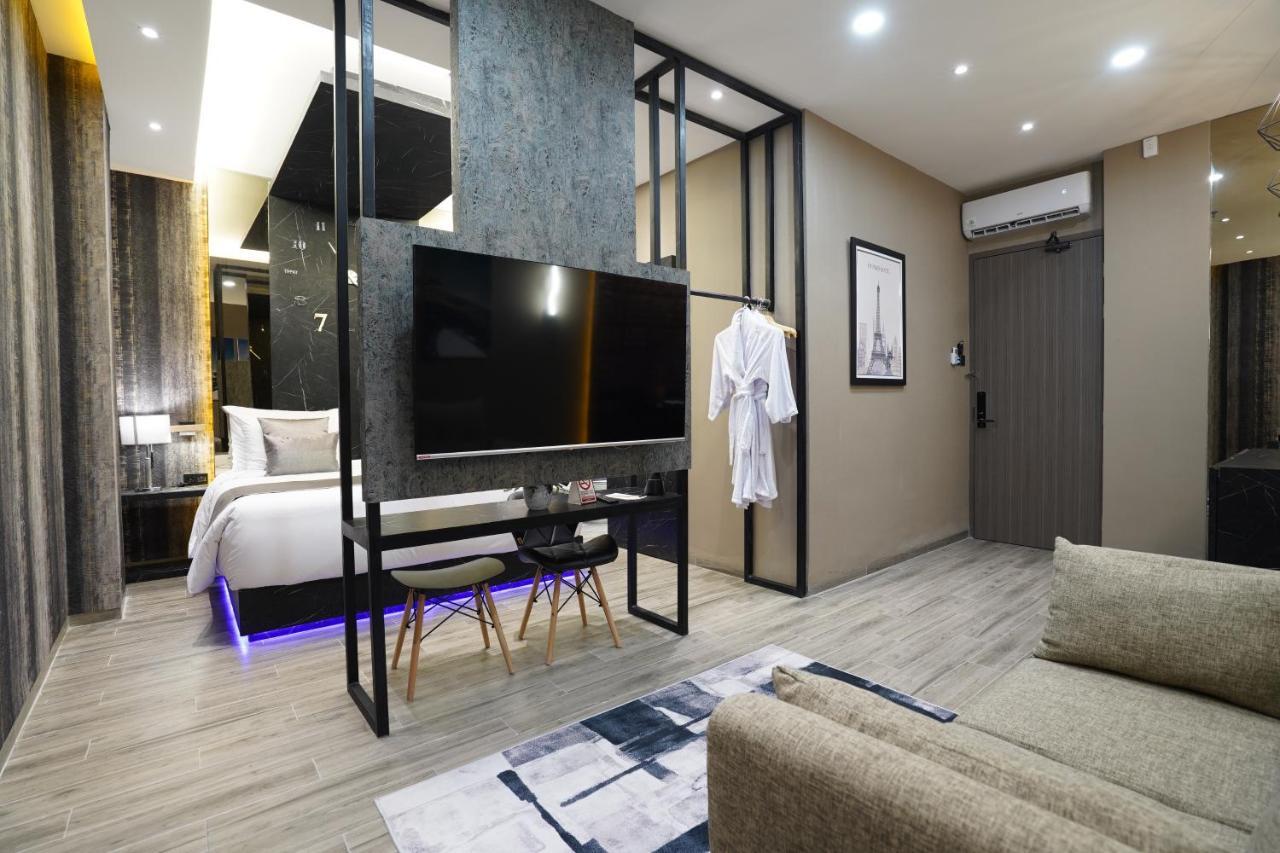 De Paris Hotel Medan Exterior photo